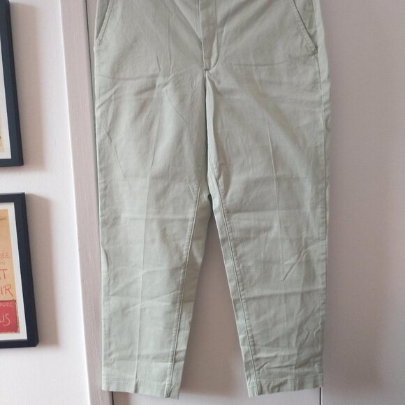 Levi's Women's Essential Chino Ankle Pants Mid Rise in Sea Foam Green NWT - Picture 4 of 13
